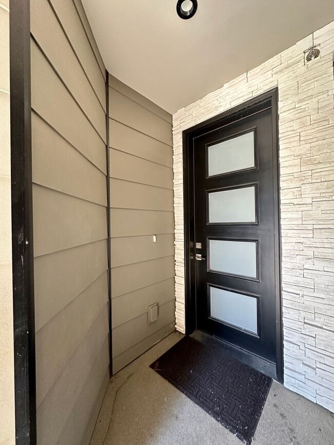 Building Photo - 4757 Kona Dr