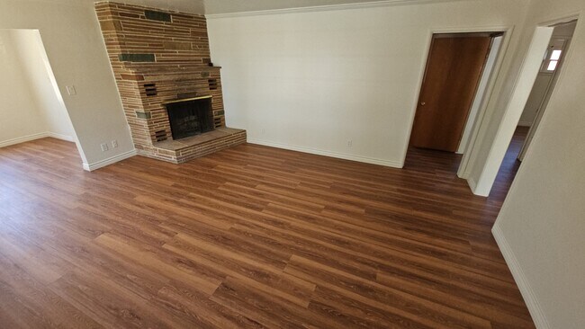 Building Photo - 44928 Kingtree Ave