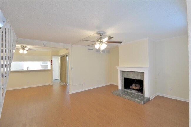 Building Photo - 6910 Hart Ln