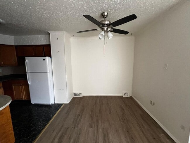 Foto del edificio - 4039 Balwynne Park Rd