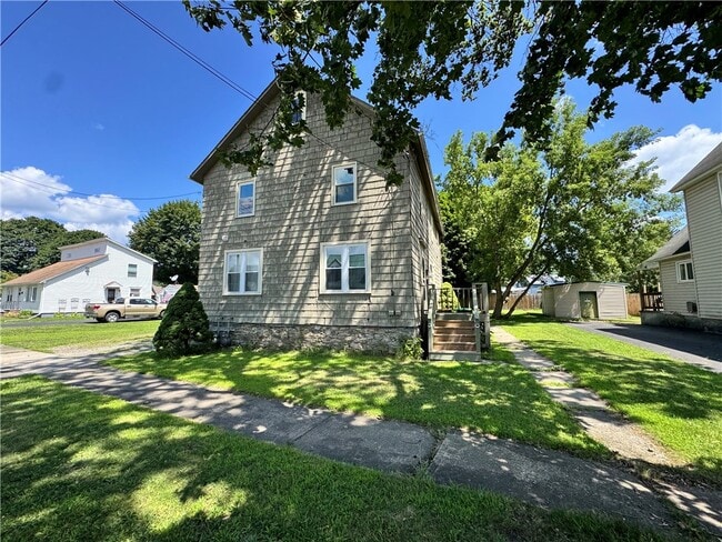 Building Photo - 345 Brewster St