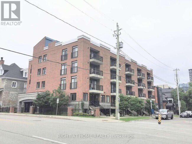 Building Photo - 456 King Edward Ave