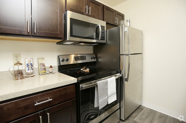 Stainless appliances - Timberwood Crossing