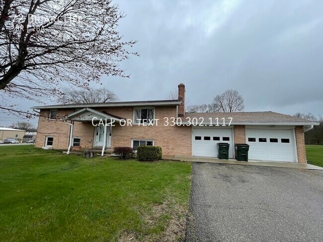 Foto del edificio - Three bedroom one bathroom lower level apa...