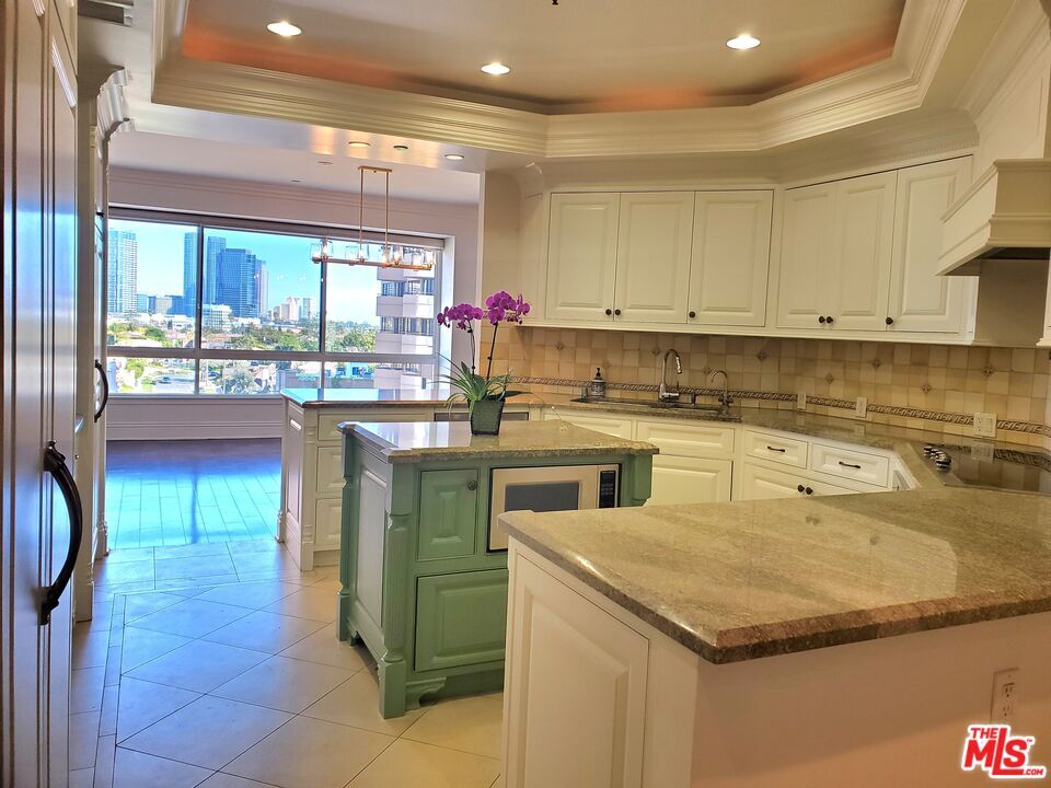 Foto principal - 10551 Wilshire Blvd