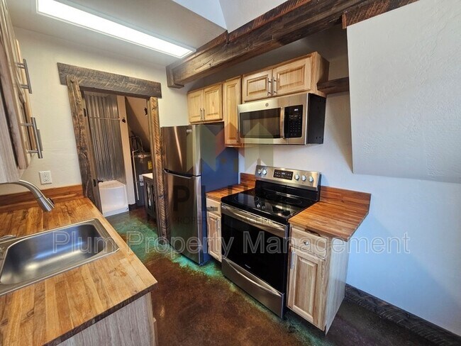 Foto del edificio - 213 Sommers St