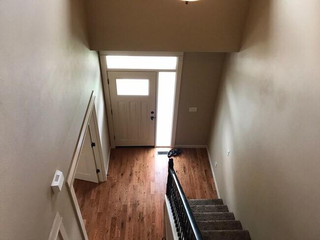 Building Photo - 4bed/3ba Old Portland style Home Nestled i...