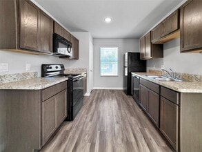 Building Photo - 2851 Golf Crest Dr