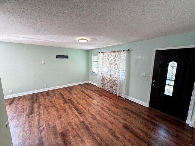 Building Photo - 4687 Julian Dr
