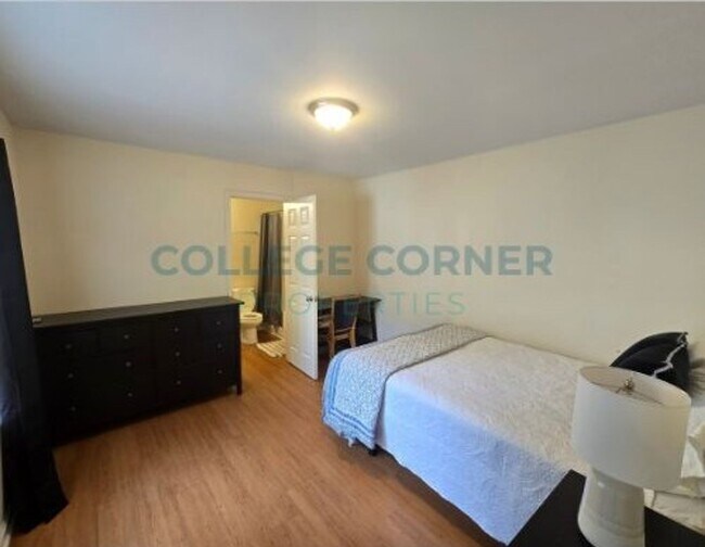 Foto del edificio - 1048 Ranch Dr