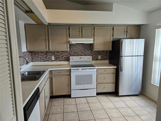 Building Photo - 14536 Laguna Beach Cir