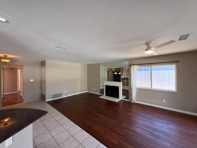 Building Photo - Beautiful 3B/2BA Home in University City for Rent!