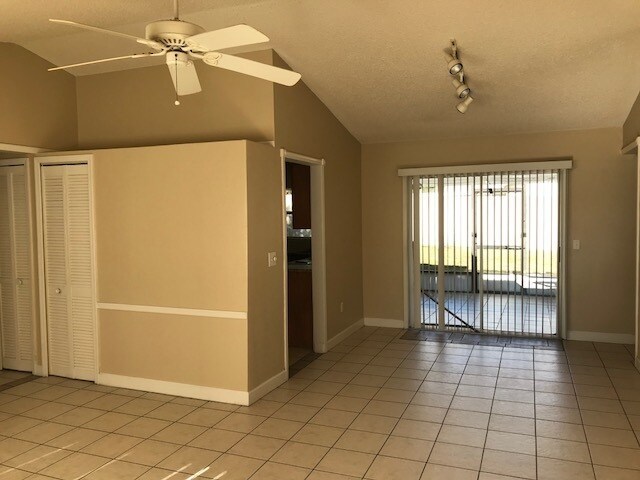 Foto del edificio - 2950 Norvell Ct