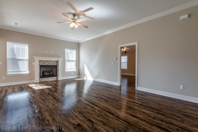 Building Photo - 3bed 2bath, LOADED w/Amenities near Stonebridge Meadows Country Club