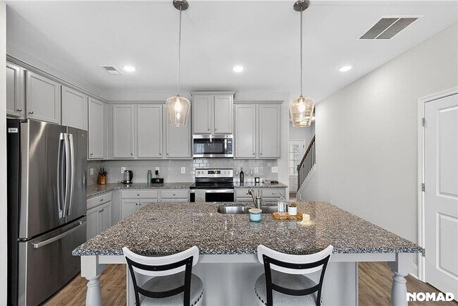 Foto del edificio - Luxury 3BR Golf Course Townhome in Chimney Oaks – Resort-Style Living