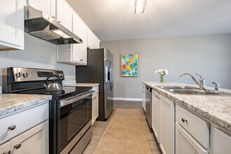 1BR, 1BA Kitchen - Club Villas Apartments