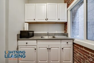 Building Photo - 1420 Flower St