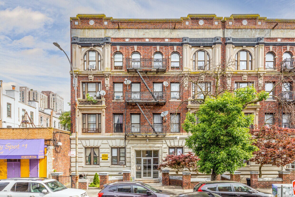 Building Photo - 253 Parkside Ave