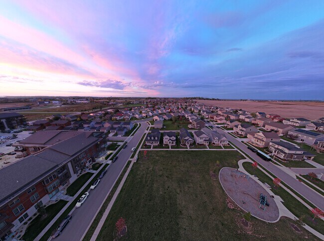 Foto del edificio - 9353 Honey Elm Ln