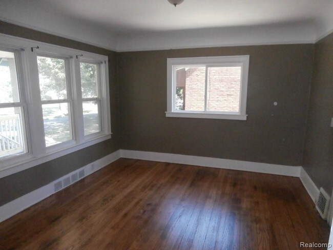 Building Photo - 312 E Woodruff Ave