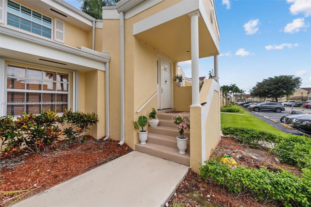 2252 SE 27th Dr Unit 207D, Homestead, FL 33035 Condo for Rent in