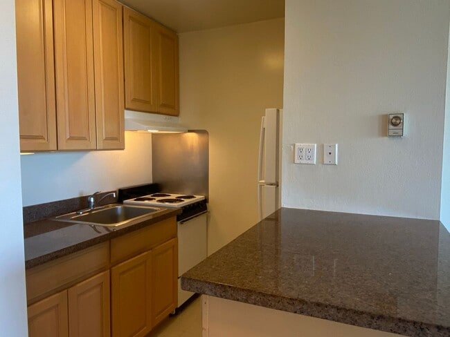 Building Photo - Studio Condo Available Now