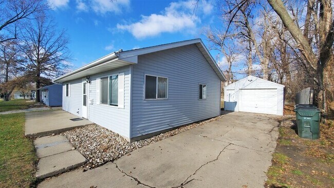 Foto del edificio - 372 26th Ave SW