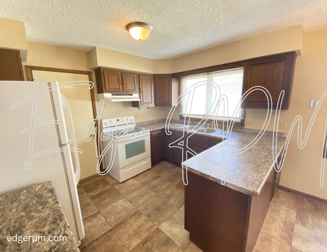 Foto del edificio - For Rent: 2BR Duplex w/ Garage – Great Loc...