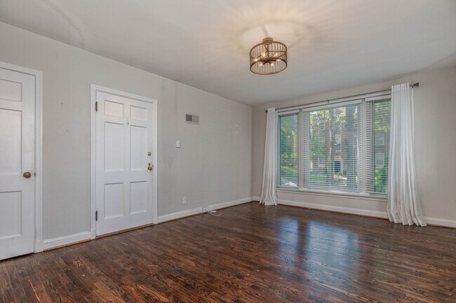 Living - 7535 Oxford Dr
