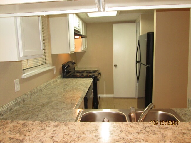 Building Photo - 709 Harbour Town Dr
