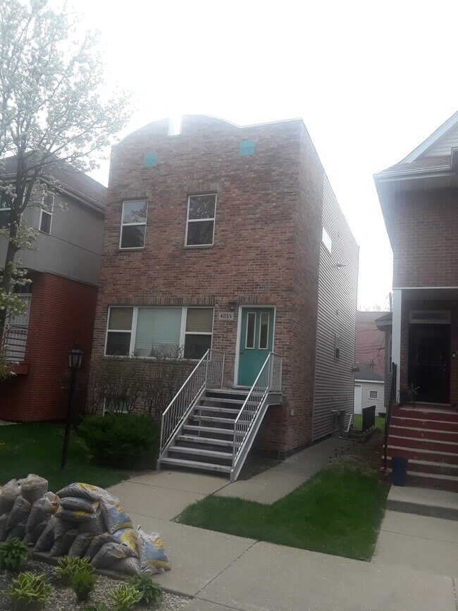 Property - 4055 S Ellis Ave
