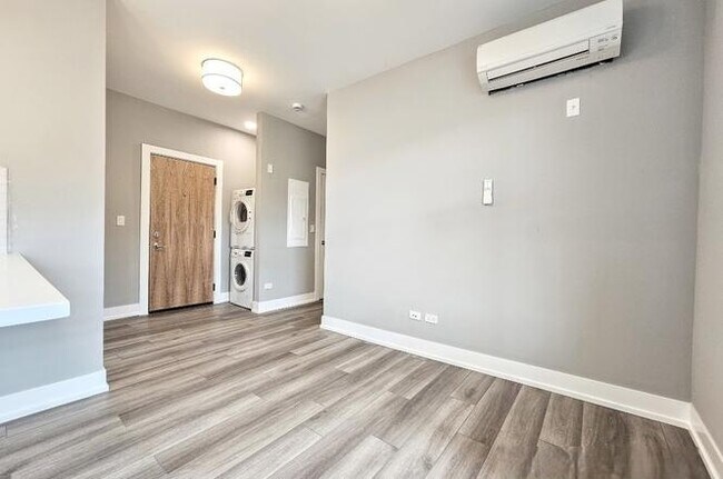 Foto del edificio - 3937 N Janssen Ave