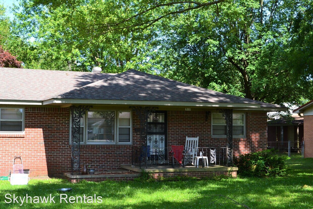 Primary Photo - 3 br, 1.5 bath House - 512 N College St.