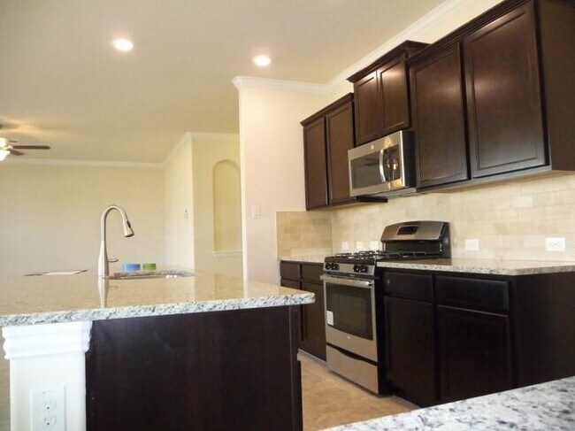 Foto del edificio - 2504 Rough Berry Rd