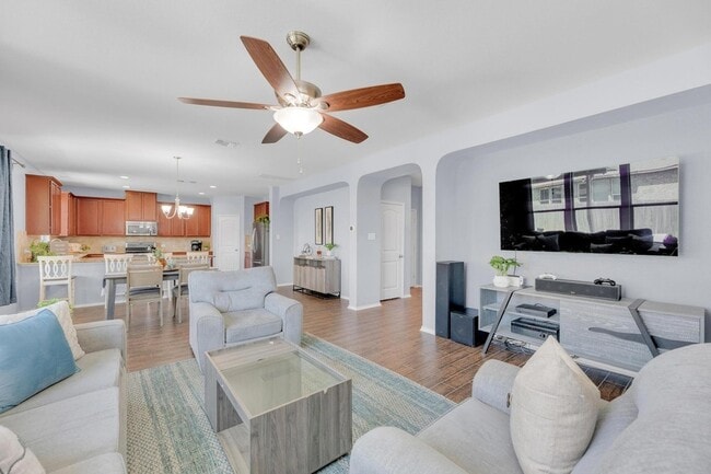 Building Photo - 5812 Pescia St