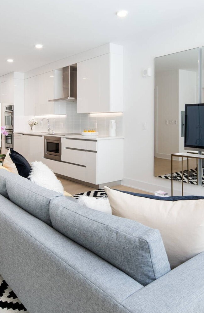 Foto del edificio - 9007 Riverside Pl
