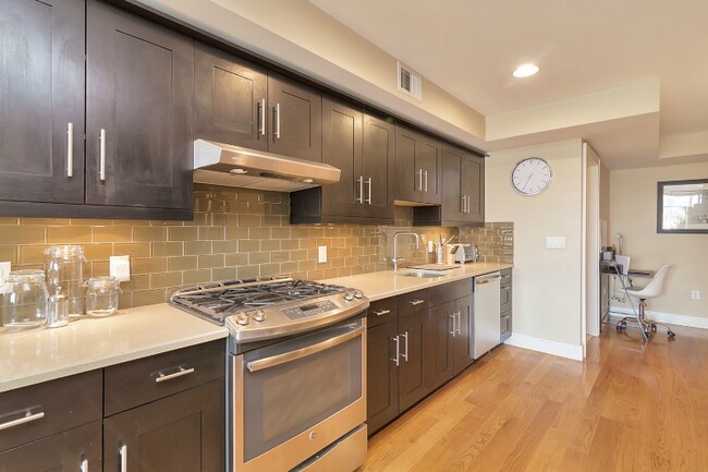 Building Photo - 8917 Old River Rd