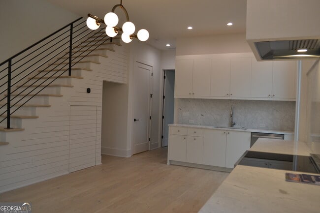 Building Photo - 370 2nd St