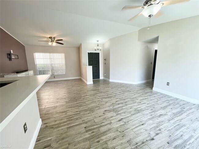 Foto del edificio - 3 br, 2 bath House - 12674 NW 15th St