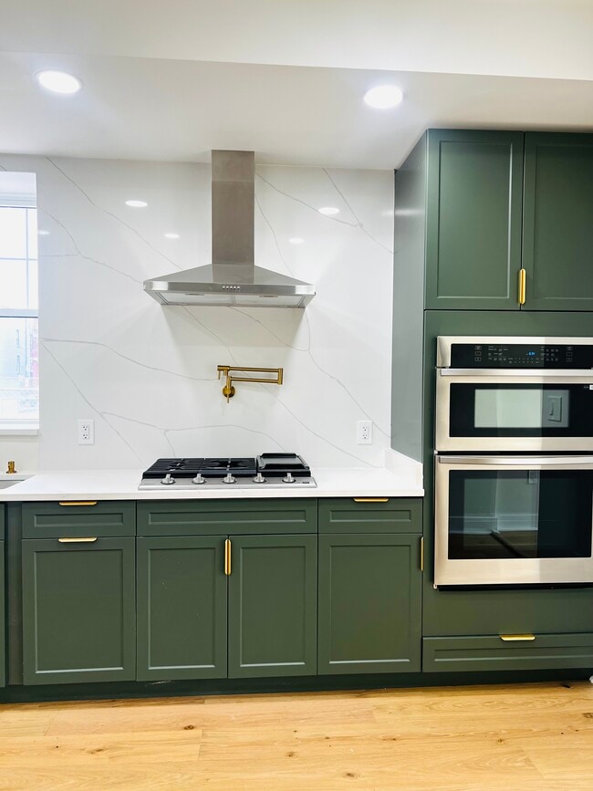 Building Photo - 116 Thomas St NW