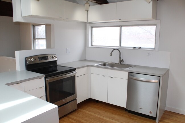 Building Photo - 91 Riverview Rd