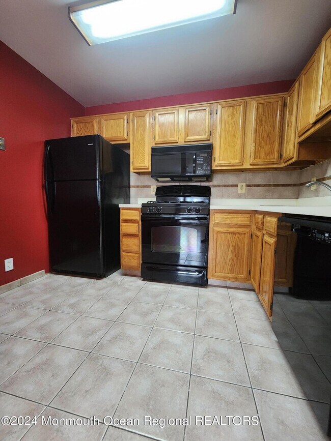 73 Briarwood Ct, Howell, NJ 07728 Condo for Rent in Howell, NJ