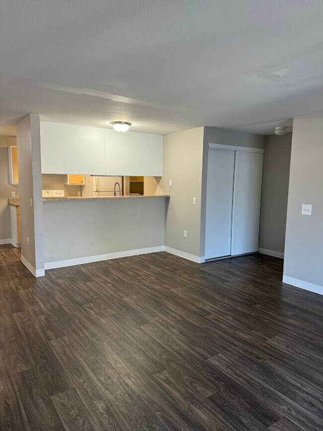 Building Photo - The ideal space to balance life, work and play.