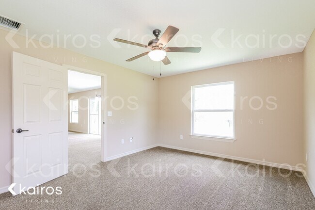 Foto del edificio - 419 Marion Oaks Pass