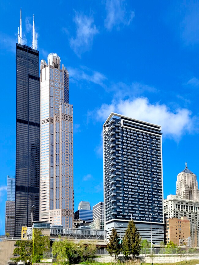 Foto del edificio - 235 W Van Buren St