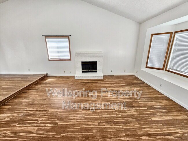 Foto del edificio - 528 Heatherglen Dr