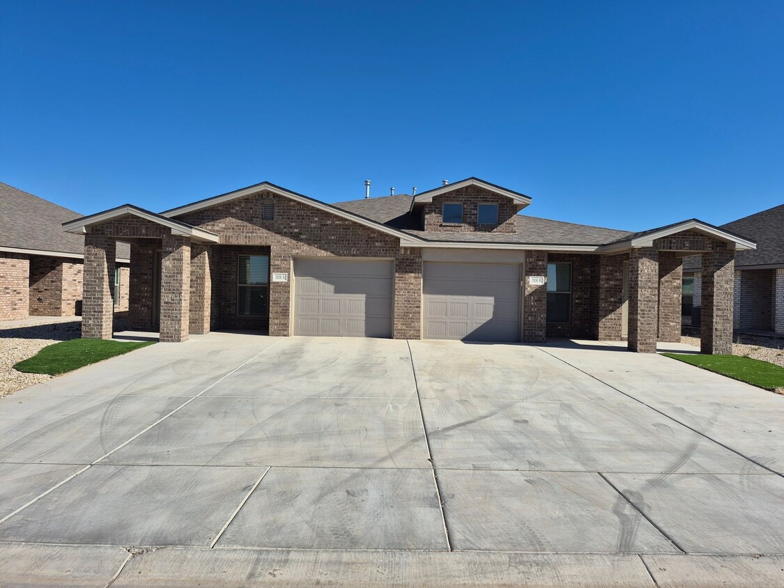 Foto principal - Willowbend Home NOW AVAILABLE!