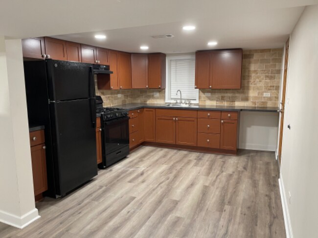 Foto del edificio - 6243 W Montrose Ave