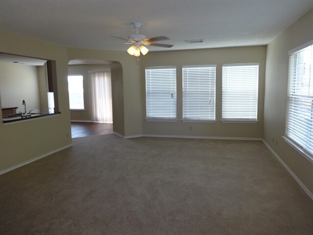 Foto del edificio - 8225 Laurel Bend