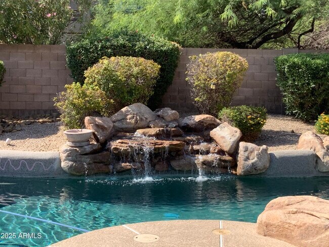 Foto del edificio - 7646 E Rose Garden Ln